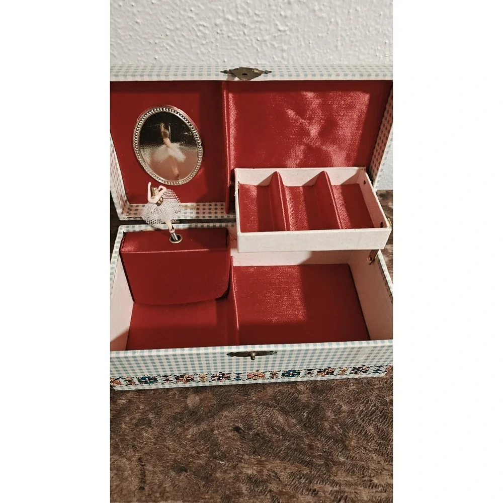 Vintage Jewelry Box w‎ Dancing Ballerina 1970s Made In TAIWAN Works Tested